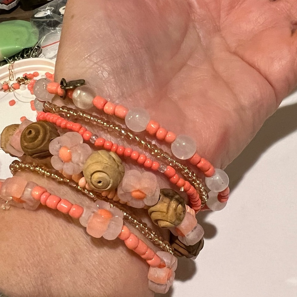 Bracelets 7 handmade beaded stretchy stackable bracelets creamy orange gold - Picture 5 of 5